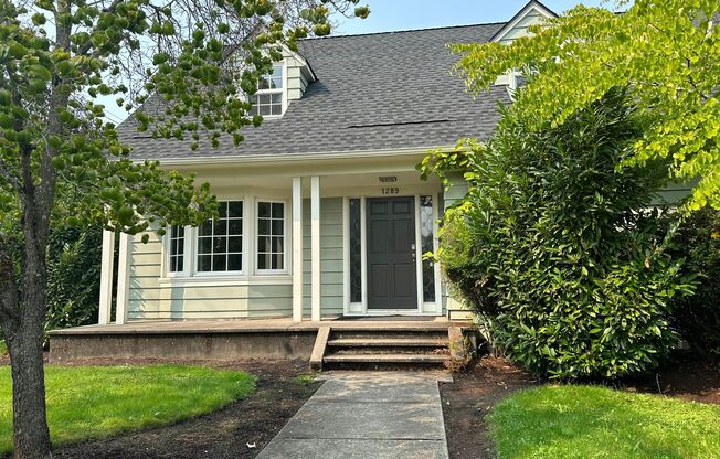 Large custom 5 bed, 2 bath house for rent in downtown Eugene!