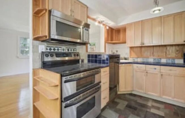 3 beds, 2.5 baths, $3,550