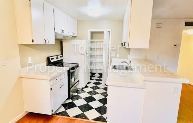 2 beds, 1 bath, $2,195, Unit # 368