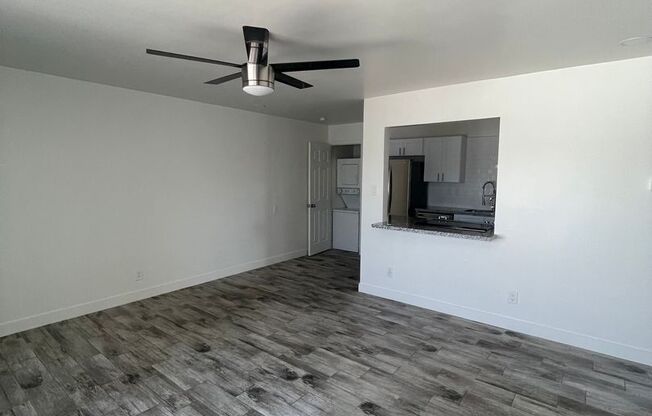 READY TO VIEW NOW! FIRST & LAST MONTH RENT FREE! Upgraded 2 Bed, 1 Bath Condo in Downtown Phoenix