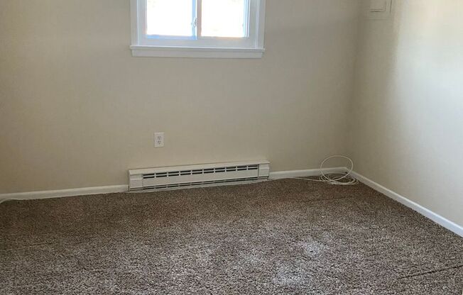 2 beds, 1 bath, $1,625, Unit C04