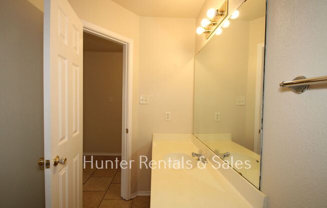 3 beds, 2 baths, $1,295