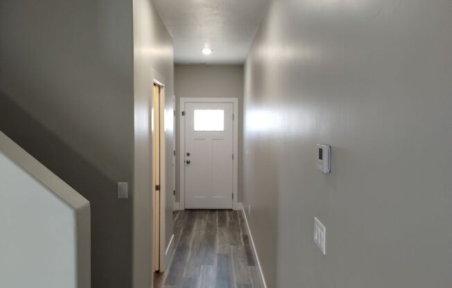 3 beds, 2.5 baths, $1,595, Unit # #C