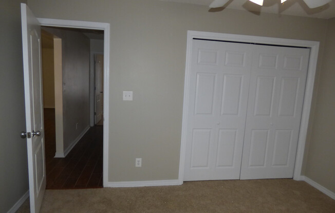 3 beds, 2 baths, $1,600