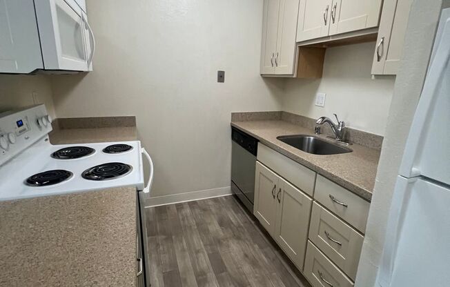 1 bed, 1 bath, 590 sqft, $2,500, Unit 777-220