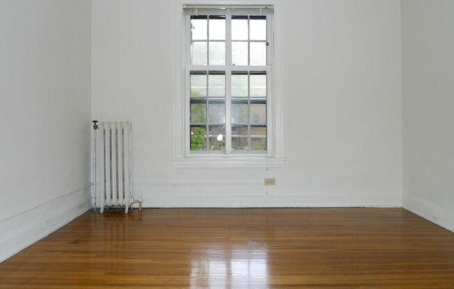 1 bed, 1 bath, 410 sqft, $1,025, Unit 24 - 125