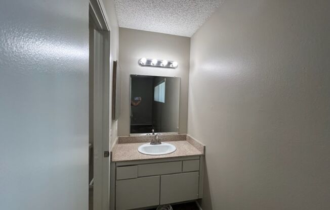 3 beds, 2.5 baths, $2,350, Unit 57