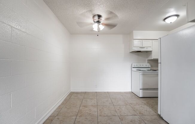 1 bed, 1 bath, $950, Unit Unit #16