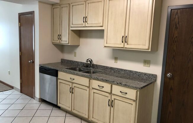 2 beds, 1 bath, $1,075, Unit 260