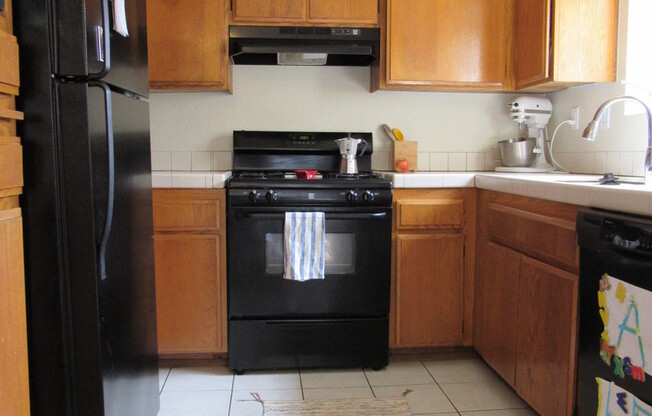 Adorable 2 bed / 2 bath in small gated complex