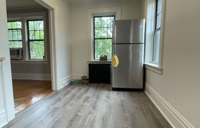 1 bed, 1 bath, 700 sqft, $2,225, Unit B10