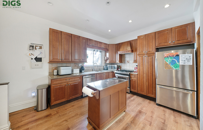 685 E 22 ST