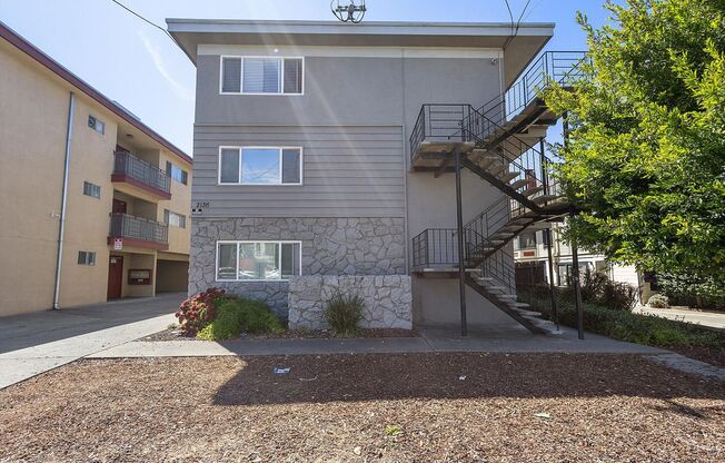 2136 Lincoln Ave #J - 1 bedroom | 1 bath