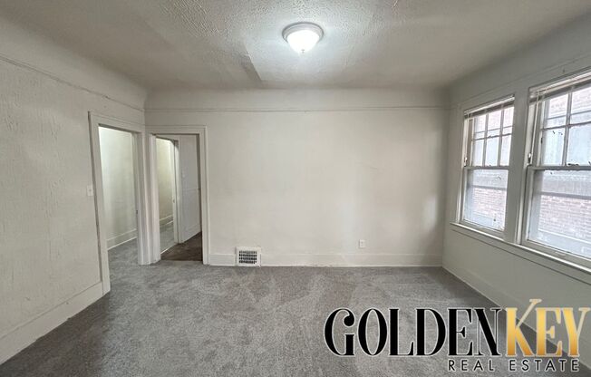 2 beds, 1 bath, $1,000, Unit 2638 Richton - Upper