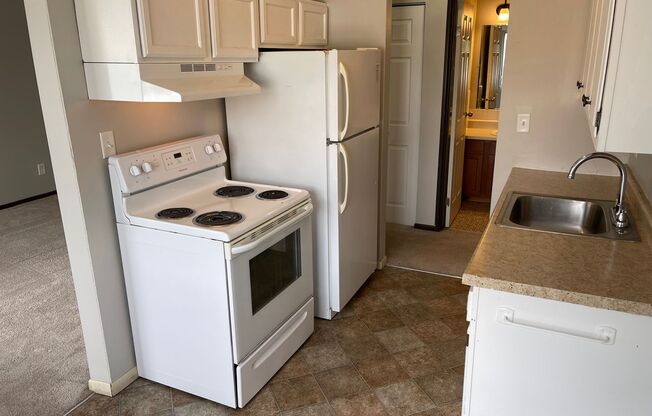1 bed, 1 bath, 750 sqft, $930, Unit H 103