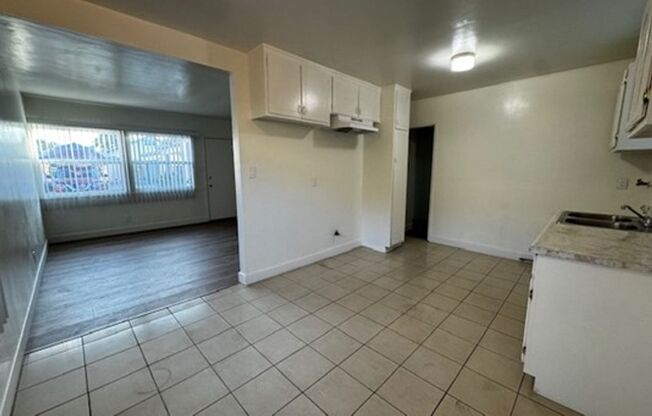 2 beds, 1 bath, 700 sqft, $2,509, Unit B