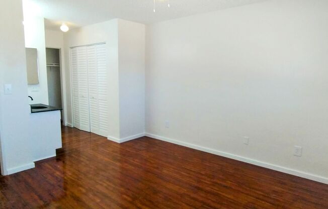 2 beds, 1 bath, $1,300