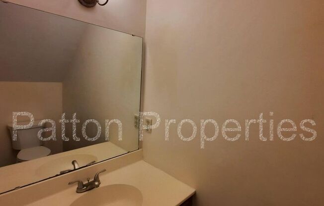 2 beds, 1.5 baths, $1,295