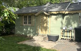 Cozy 2 Bedroom Home with Fenced Yard & Washer/Dryer – Ideal Rental Starter!