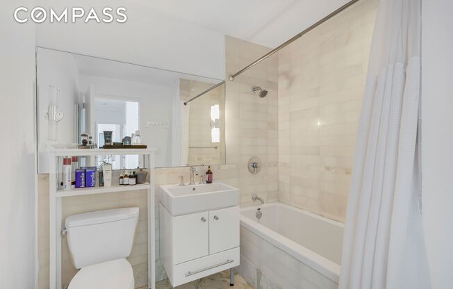 2 beds, 2 baths, $6,500, Unit 25D