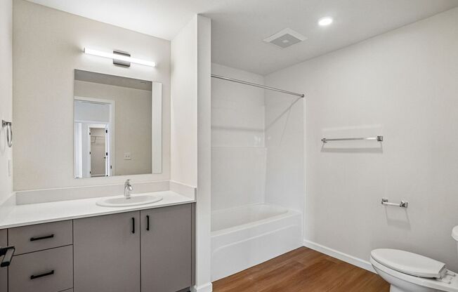 2 beds, 2 baths, 938 sqft, $2,325, Unit 215