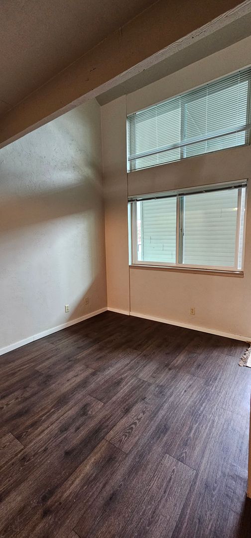 (OLV 24)  Unique 1 Bedroom Loft with Large Walk-in Closet!