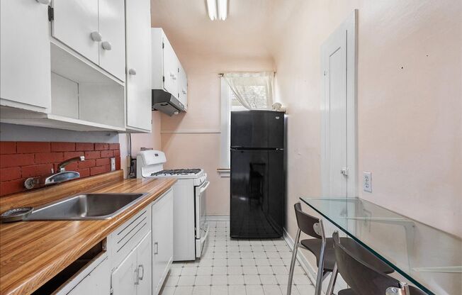 Studio, 1 bath, $1,650, Unit 1539 Central Ave #A - LU