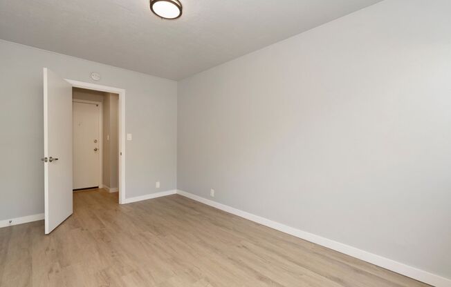 2 beds, 1 bath, 800 sqft, $2,145, Unit 333