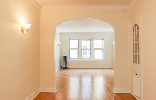 1623 W LUNT