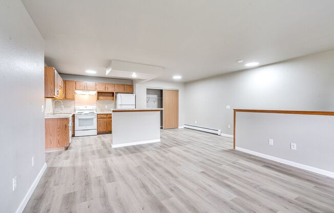 2 beds, 2 baths, 975 sqft, $1,499, Unit L204