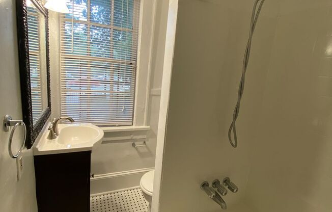 1 bed, 1 bath, 800 sqft, $1,850, Unit 950-01