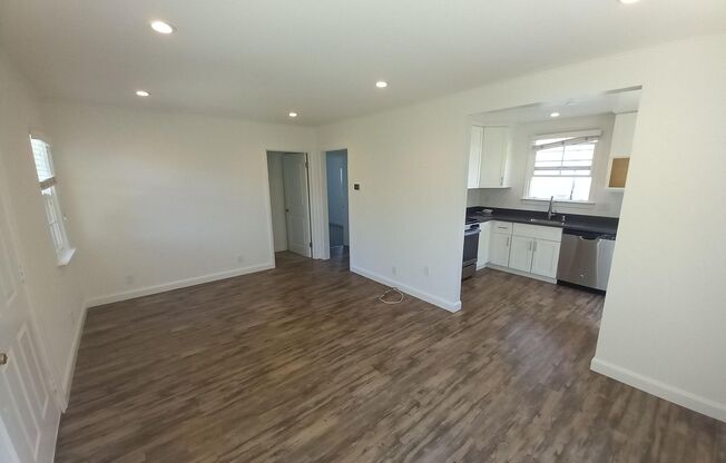 2 beds, 1 bath, 700 sqft, $3,495