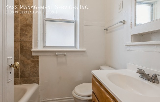 3408 W BERTEAU AVE