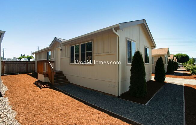 Prime Clackamas Location – 2BR PRICE REDUCTION!