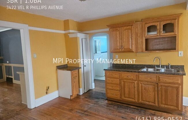 3422 VEL R PHILLIPS AVE