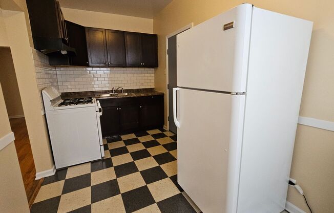 Studio, 1 bath, 550 sqft, $1,200, Unit 7726-2B