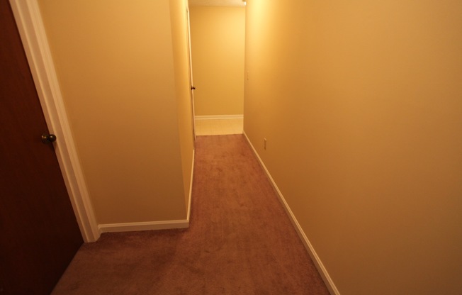 3 beds, 2 baths, $1,250, Unit # 9 B