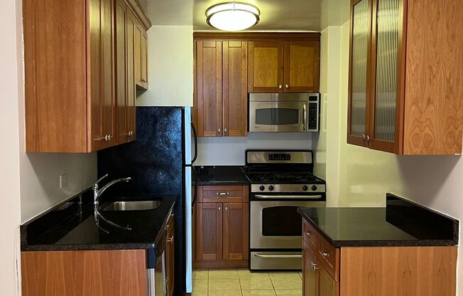 1 bed, 1 bath, $5,600, Unit 19A