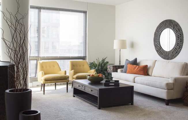 Interiors-Midtown-Crossing-Apartments-Omaha-NE-one-bedroom-apartment