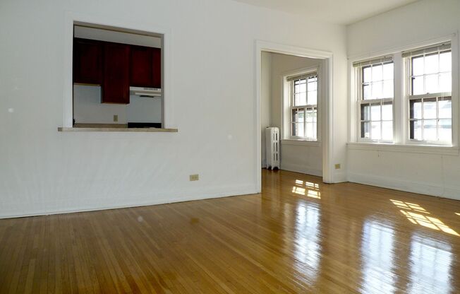 2 beds, 1 bath, 816 sqft, $1,300, Unit 24 - 316