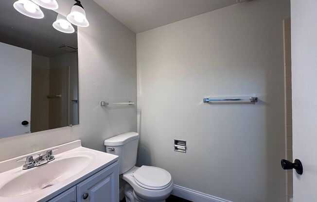 1 bed, 1 bath, $825, Unit Apt. 2