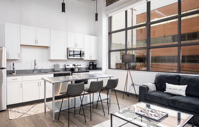 Studio, 1 bath, 605 sqft, $1,230, Unit 301
