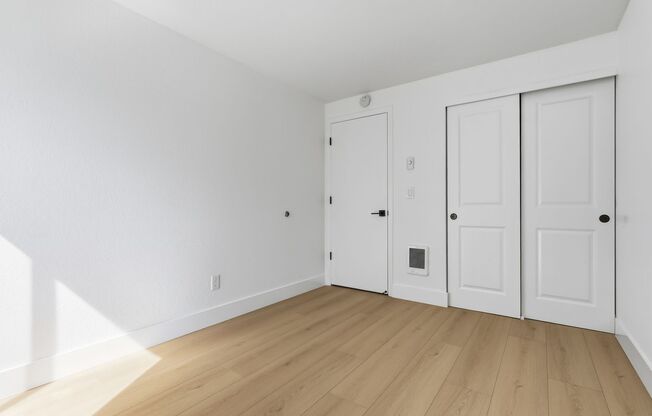 2 beds, 1 bath, 803 sqft, $1,592, Unit CMV 12223 - 305