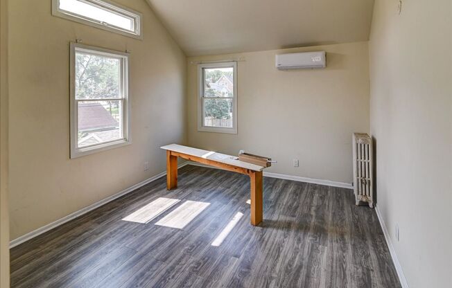 3 beds, 1 bath, $3,300