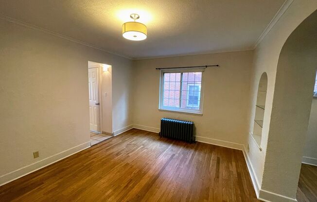 Beautiful Mt. Lebanon 4 bed 1.5 bath - Updated throughout, washer/dryer, off street parking.
