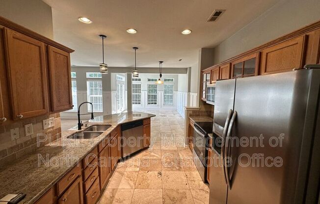 6033 QUEENS WALK CT