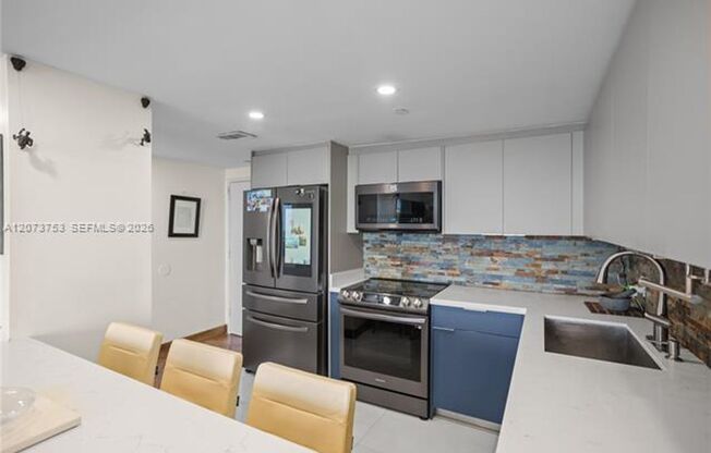 2 beds, 2 baths, $3,000, Unit # 1204