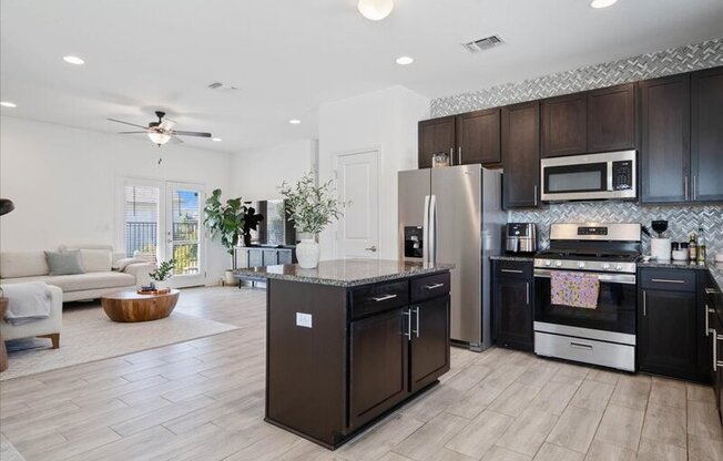 9015 LOOKSEE LN