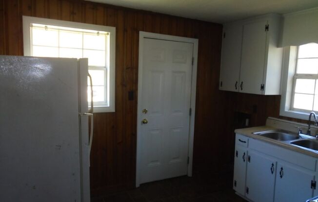 2 beds, 1 bath, 800 sqft, $800, Unit 324 Old Shaw Rd.