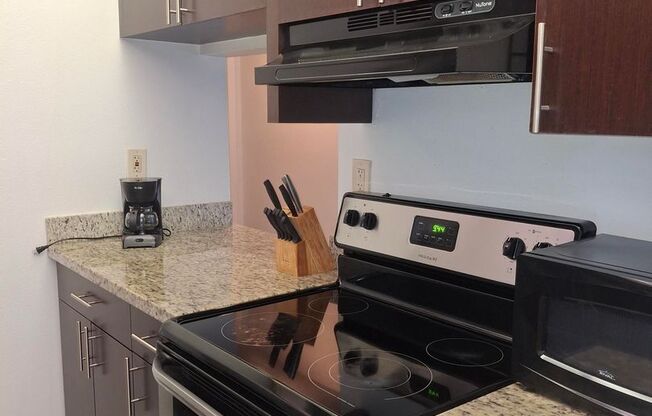 Now Leasing: 1-bedroom and 1.5 bath condo with a private balcony. Ideally located in the heart of West Palm Beach